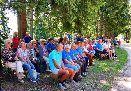 Spominska slovesnost na Trotovem vrhu na Strojni (5)